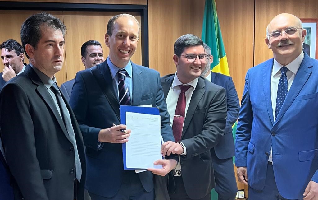 Vinícius Aith participa de reunião em Brasília com o prefeito Manga e o ministro da Educação