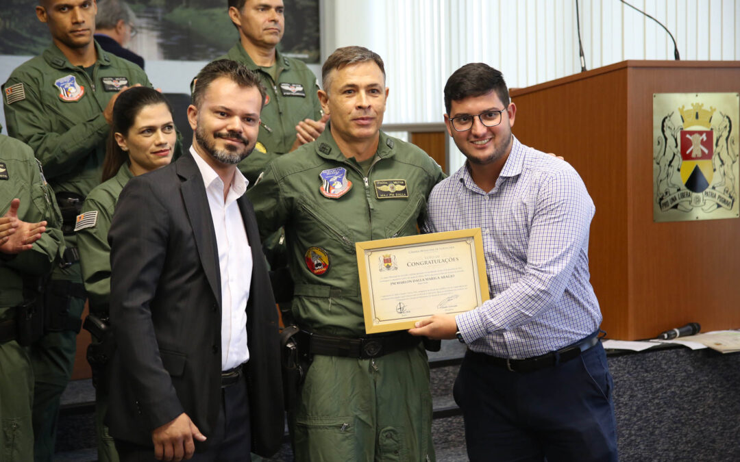 Câmara homenageia equipe do helicóptero Águia de Sorocaba