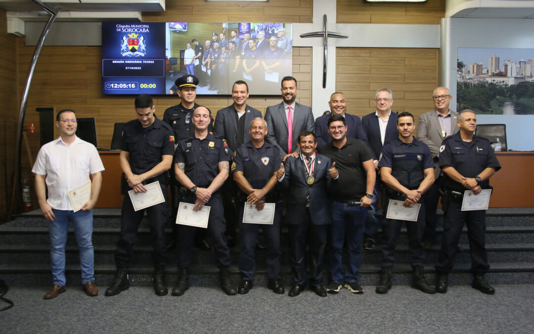 Câmara homenageia GCMs que resgataram pai e filho no Rio Sorocaba