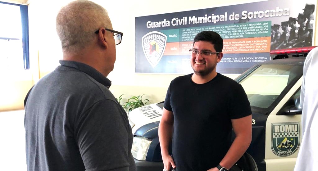 Vereador Aith visita base da GCM e confere novas viaturas da corporação