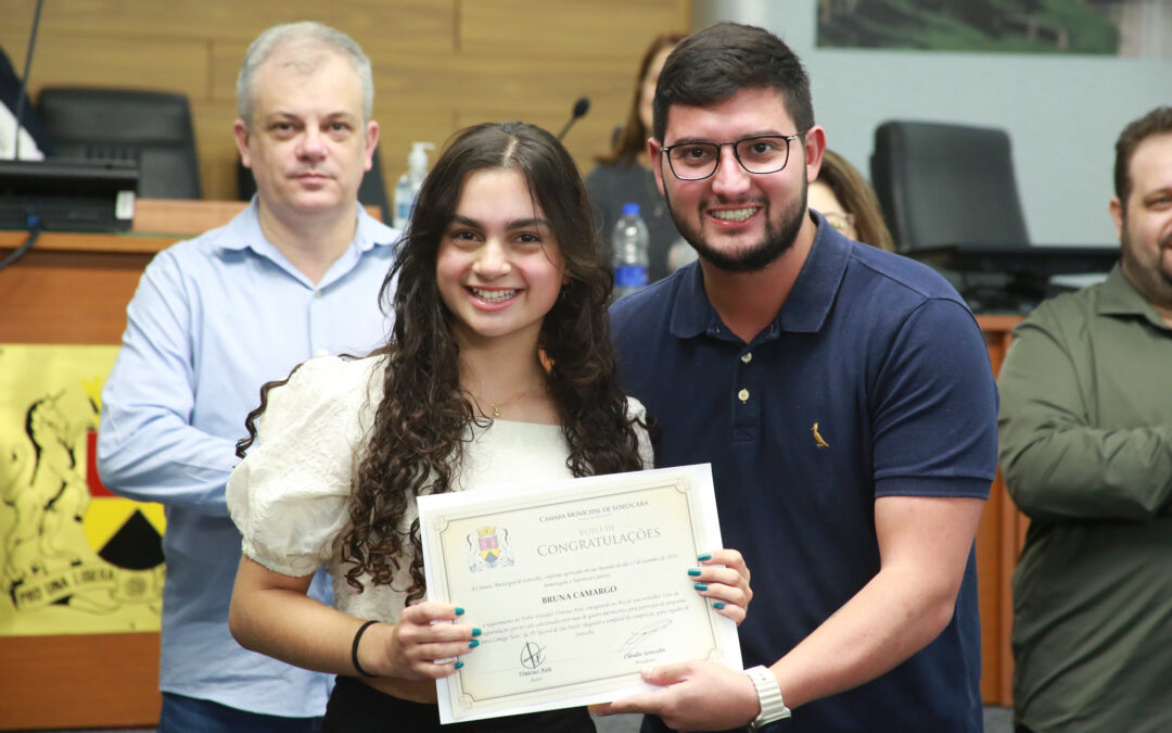 Câmara homenageia sorocabana semifinalista em competição nacional de música